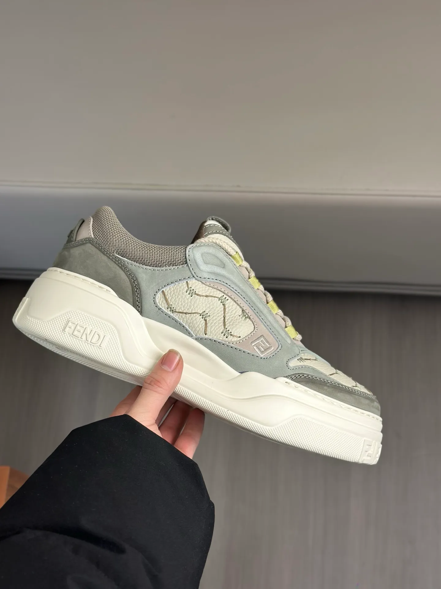 [FENDI] Fendi men's shoes 💰840💰 - High-end quality original casual sports shoes - Upper: Nappa calfskin, pebbled calfskin, tongue and heel; injection molded brand logo plastic module - Lining: brand canvas - Outsole: ultra-light T men's shoes 💰R foam rubber; molded outsole - Ultra-high quality control, fine workmanship: highlighted (high-end, luxury, grade) -Size :39-44 (38, 45, can be customized)